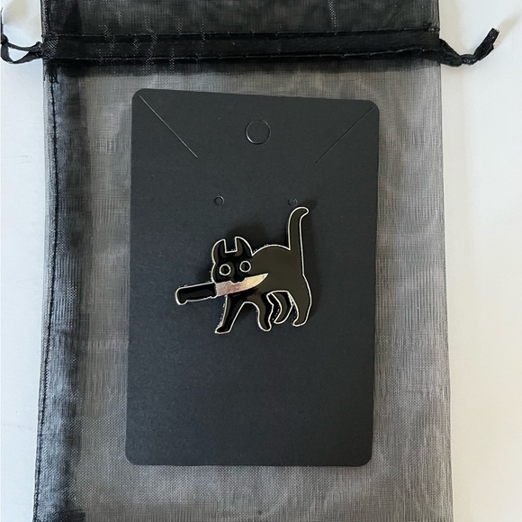 New Black Cat With Knife Enamel Pin With Black Mesh Gift Bag - Picture 4 of 7